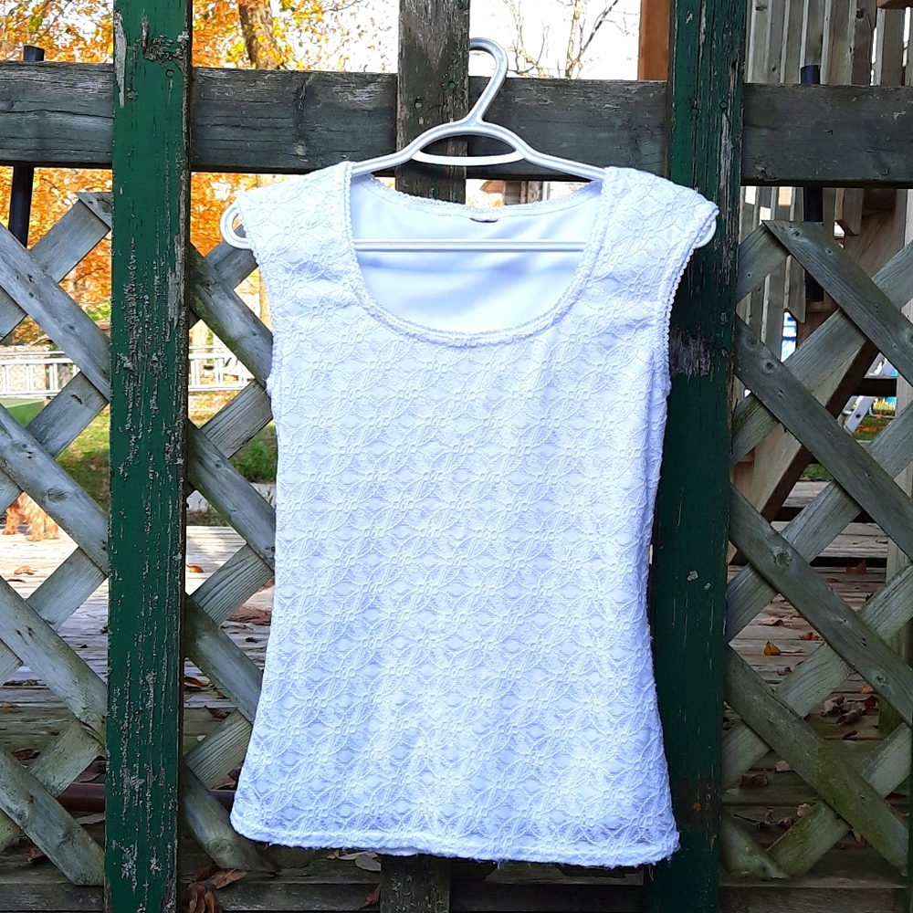 Woman's White Short Sleeve Top with Lining